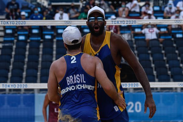 A dupla de vôlei de praia Bruno Schmidt perde para dupla letã e é eliminada das olimpíadas de Tóquio nas oitavas de final do torneiro por Vitor Jubini