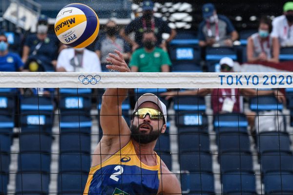 A dupla de vôlei de praia Bruno Schmidt perde para dupla letã e é eliminada das olimpíadas de Tóquio nas oitavas de final do torneiro por Vitor Jubini