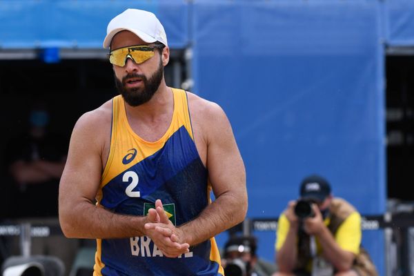 A dupla de vôlei de praia Bruno Schmidt perde para dupla letã e é eliminada das olimpíadas de Tóquio nas oitavas de final do torneiro por Vitor Jubini