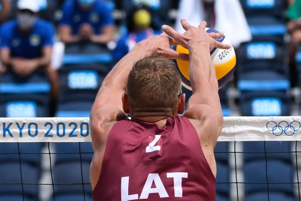 A dupla de vôlei de praia Bruno Schmidt perde para dupla letã e é eliminada das olimpíadas de Tóquio nas oitavas de final do torneiro por Vitor Jubini