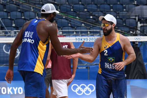 A dupla de vôlei de praia Bruno Schmidt perde para dupla letã e é eliminada das olimpíadas de Tóquio nas oitavas de final do torneiro por Vitor Jubini