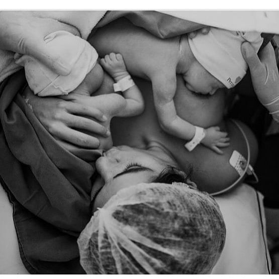 A jornalista Andreia Sadi publicou um depoimento sobre a amamentação de seus filhos gêmeos, Pedro e João, nascidos em 7 de abril