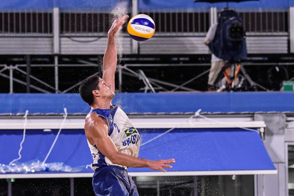 Alison e Álvaro Filho venceram a dupla mexicana e estão nas quartas de final em Tóquio por Vitor Jubini