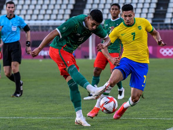 Paulinho entrou no lugar de Matheus Cunha no ataque do Brasil por Vitor Jubini