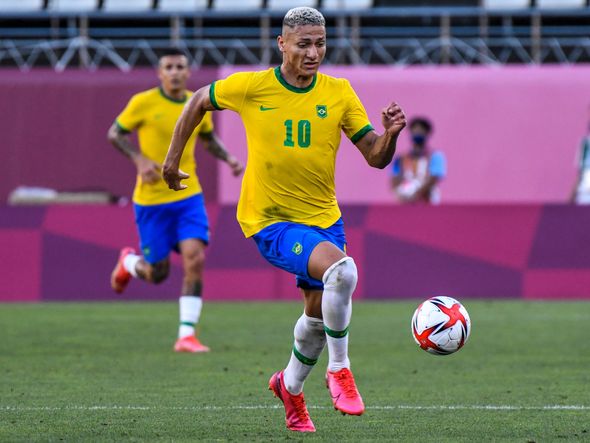 Richarlison mostrou raça na partida entre Brasil e México nas Olimpíadas por Vitor Jubini