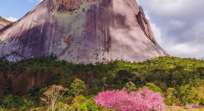 Segundo o Iema, os responsáveis foram autuados e multados; pousos e sobrevoos próximo aos parques estaduais, inclusive nas formações rochosas, são proibidos