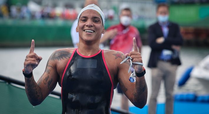 Em ritmo intenso, brasileira garante mais uma medalha em mar aberto e já se prepara para a prova de 25 km