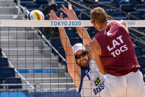A dupla de Vôlei de Praia ALison e ÁLva por Vitor Jubini