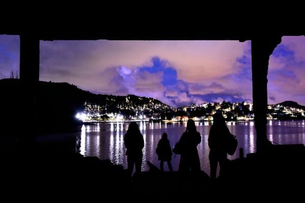 Exposição artística nas ruínas da Ilha da Pólvora por Fernando Madeira