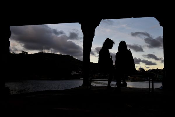 Exposição artística nas ruínas da Ilha da Pólvora por Fernando Madeira