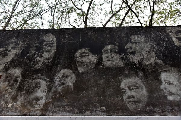 Exposição artística nas ruínas da Ilha da Pólvora por Fernando Madeira