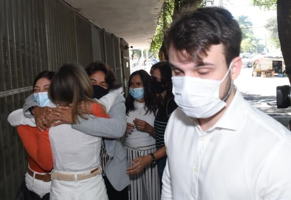 Rita Camata chega ao Fórum Criminal de Vitória para julgamento do assassino de Gerson Camata por Carlos Alberto Silva