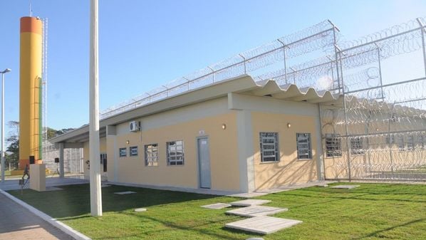 Unidade prisional foi alvo de diversos disparos na noite do último domingo (11); caso é investigado pela Polícia Civil