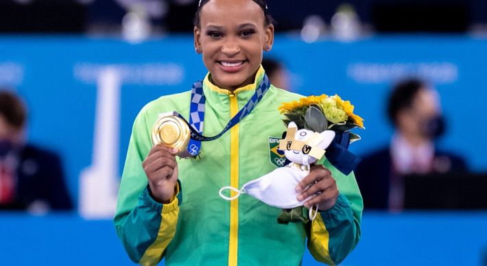 Se antes dos Jogos de Tóquio, Rebeca era conhecida apenas pelos amantes da modalidade, depois de conquistar uma medalha de ouro e uma de prata, a menina retornou ao Brasil como celebridade