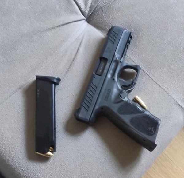 Arma que teria sido utilizada pelo adolescente para atirar contra o pai, em Valinhos (SP)