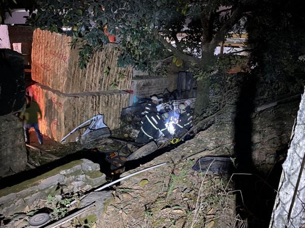 Corpo de Bombeiros realiza desencarceramento de motorista de caminhão em acidente em Soturno, Cachoeiro de Itapemirim