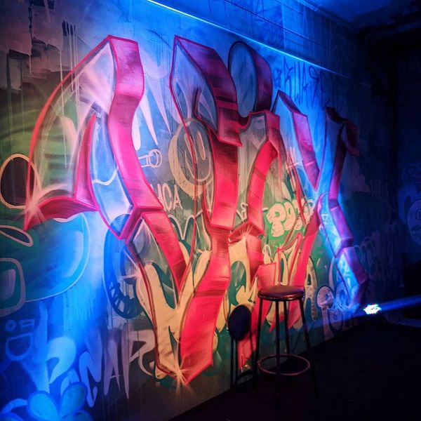 Detalhe do palco do Vix Comedy Club, casa destinada a espetáculos de humor, que será aberta em Vitória neste fim de semana