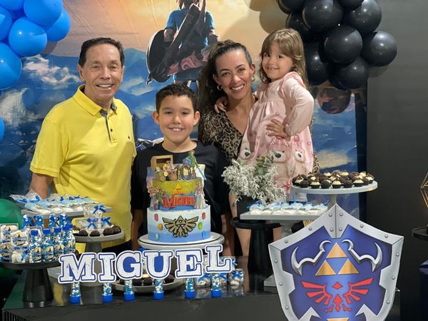 Valdecir, Miguel , Mirela e Geise Torezani: celebrando os 10 anos de Miguel