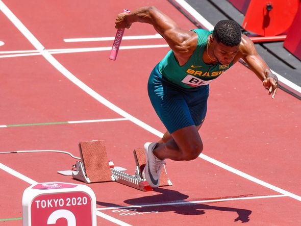 Com o capixaba Paulo André Camilo, Brasil é eliminado no revezamento 4x 100m por Vitor Jubini