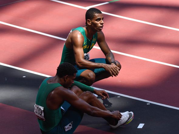 Com o capixaba Paulo André Camilo, Brasil é eliminado no revezamento 4x 100m por Vitor Jubini
