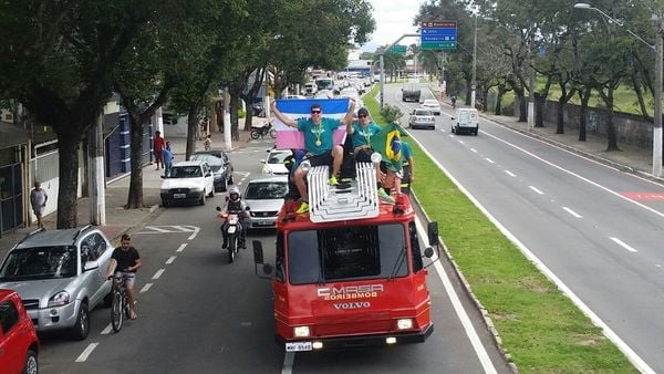 Alison e Bruno comemoraram medalha de ouro
