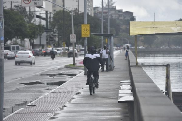Chuva chega e muda o tempo por Rodrigo Gavini