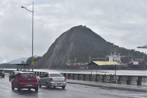 Chuva chega e muda o tempo por Rodrigo Gavini