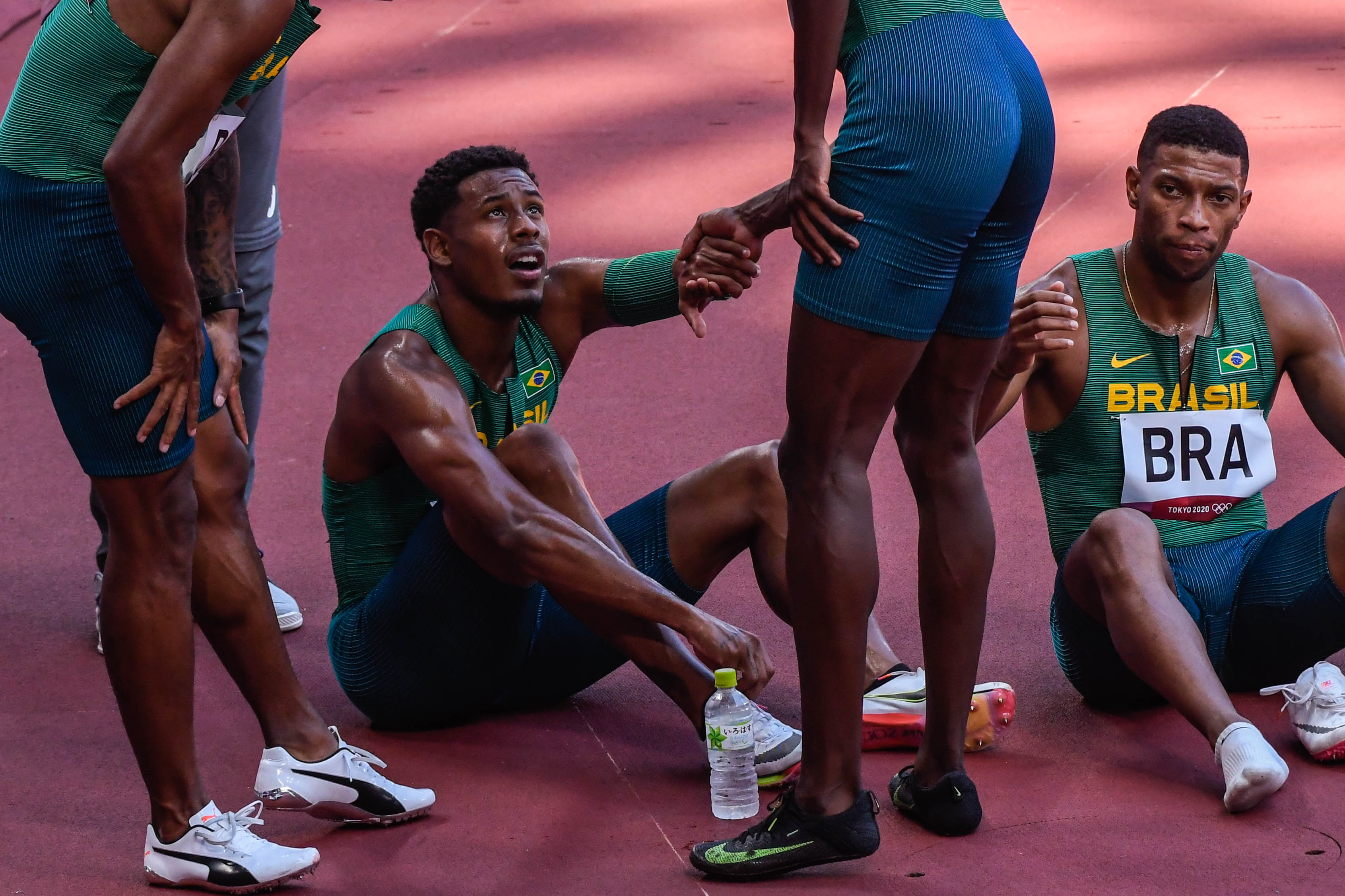 Com o capixaba Paulo André Camilo, Brasil é eliminado no revezamento 4x 100m