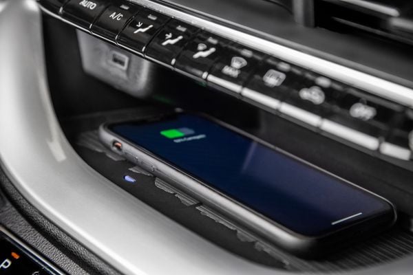 Modelo vem com carregador por indução para celulares por Fiat/Divulgação