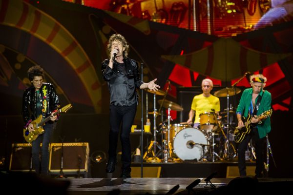 Show da turnê 'Olé' dos Rolling Stones, no Morumbi (SP), em 2016.. A banda inglesa é composta por Mick Jagger, Keith Richards, Ron Wood e Charlie Watt (amarelo)