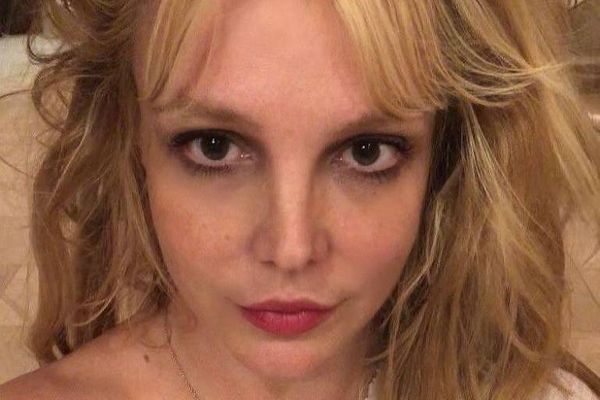 A cantora Britney Spears em selfie publicada em sua rede social