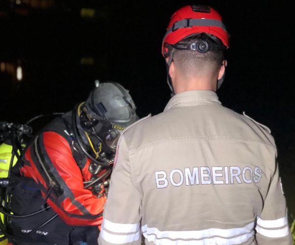 Homem pula em rio para buscar bola e morre afogado em Iúna