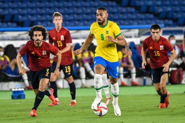 Brasil e Espanha se enfrentam pela final do futebol masculino das Olimopi por Vitor Jubini