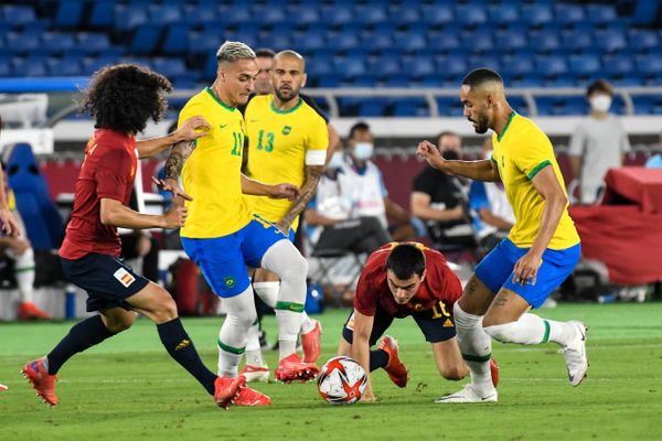 Brasil e Espanha se enfrentam pela final do futebol masculino das Olimopi por Vitor Jubini