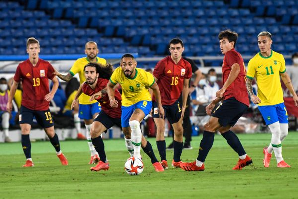 Brasil e Espanha se enfrentam pela final do futebol masculino das Olimopi por Vitor Jubini