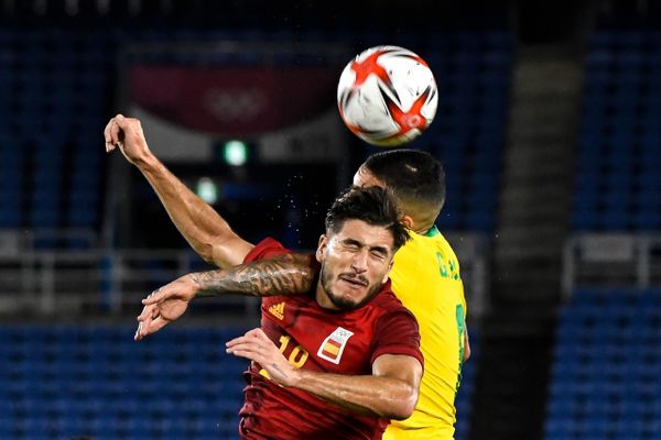 Brasil e Espanha se enfrentam pela final do futebol masculino das Olimopi por Vitor Jubini