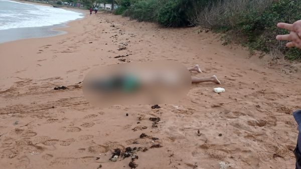 Corpo, que aparenta ser de um homem, foi achado em praia do litoral norte do ES