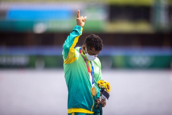 Isaquias Queiroz levou o ouro na canoagem de velocidade em Tóquio por Miriam Jeske/COB