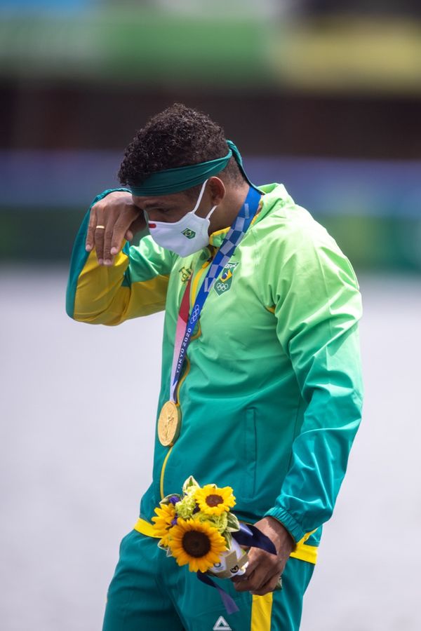 Isaquias Queiroz levou o ouro na canoagem de velocidade em Tóquio por Miriam Jeske/COB