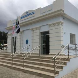 A ex-mulher do suspeito, de 43 anos, denunciou o caso após ter sofrido ameaças de morte e ser perseguida de carro por ele