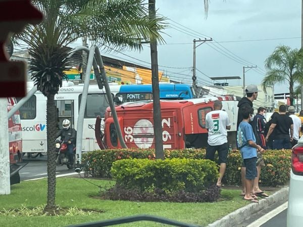 Acidente envolvendo ambulância do Samu em Vila Velha
