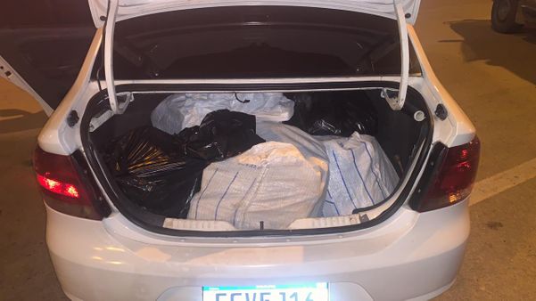 A droga estava em tabletes e, segundo o motorista, uma pessoa desconhecida ofereceu R$ 5 mil para que ele levasse o carro de Manhuaçu, no Estado de Minas Gerais, até Cachoeiro de Itapemirim, no Sul do Espírito Santo