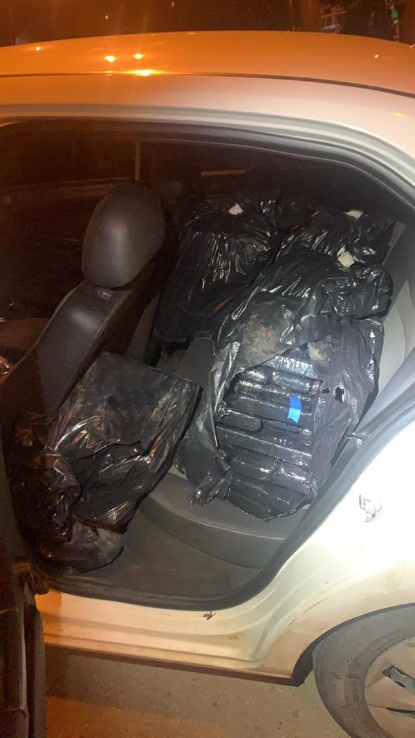 A droga estava em tabletes e, segundo o motorista, uma pessoa desconhecida ofereceu R$ 5 mil para que ele levasse o carro de Manhuaçu, no Estado de Minas Gerais, até Cachoeiro de Itapemirim, no Sul do Espírito Santo