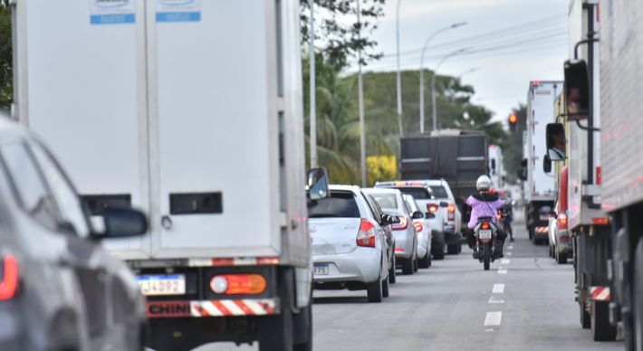 Ao deixarmos nossa casa, a pé ou de carro, já estamos inseridos no sistema de trânsito. A partir daí todo o cuidado é pouco