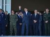 O Presidente Jair Bolsonaro e os comandantes das Forças Armadas saúdam comboio com veículos blindados e armamentos que passa pela Esplanada dos Ministérios(Marcelo Camargo / Agência Brasil)
