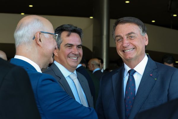 Presidente da República, Jair Bolsonaro recebe convite da Demonstração Operativa a ser realizada por ocasião da Operação Formosa 2021. por Marcos Corrêa/PR