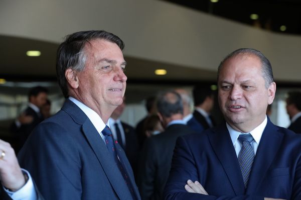 Presidente da República, Jair Bolsonaro recebe convite da Demonstração Operativa a ser realizada por ocasião da Operação Formosa 2021. por Marcos Corrêa/PR