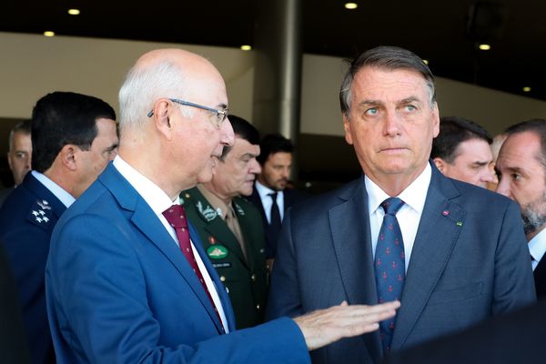 Presidente da República, Jair Bolsonaro recebe convite da Demonstração Operativa a ser realizada por ocasião da Operação Formosa 2021. por Marcos Corrêa/PR