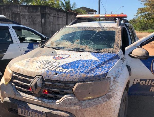Viatura da Polícia Militar é atingida por tiros em Ponta da Fruta, Vila Velha