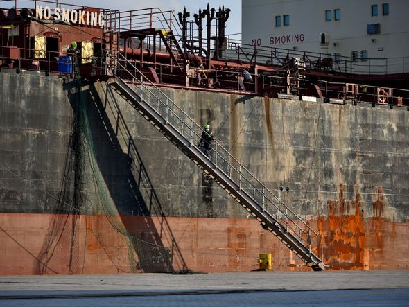Após quarentena, navio Robert Maersk deixou o Porto de Vitória no dia 12 de agosto de 2021 por Fernando Madeira